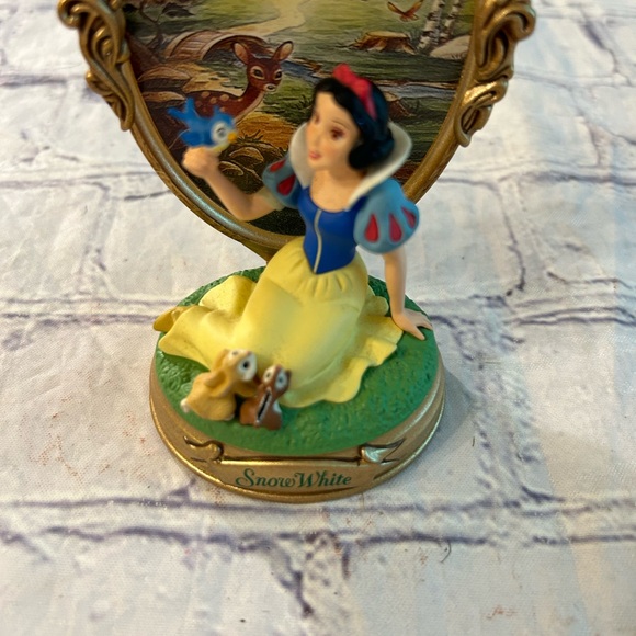 HALLMARK (1998) WALT DISNEY SNOWWHITE ORNAMENT - Picture 4 of 8